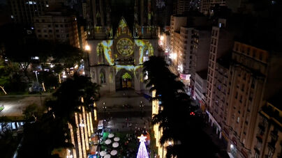 Imagens mostram centro histórico de São Paulo iluminado com luzes de Natal
