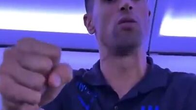 Parece sério... mas afinal não passa de brincadeira: o vídeo que circula nas redes entre Cancelo e colega no Al Hilal