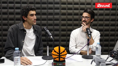 Miguel Queiroz e João Santos partilham experiências de EuroBasket: «Tínhamos os bilhetes com o nome da Letónia»