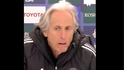 «Blá, blá, blá...»: Jorge Jesus com resposta caricata na conferência do Al Nassr