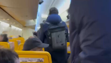 Confusão em Itália: adeptos e jogadores em discussão... dentro de avião