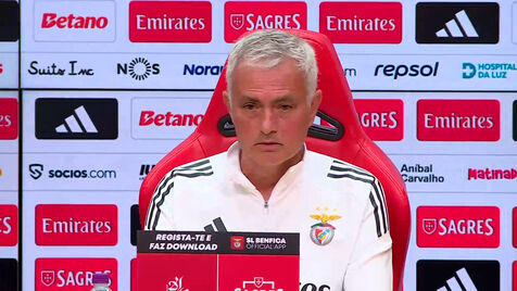 José Mourinho elogia Rui Borges: «Não tem nada a aprender comigo no dérbi»