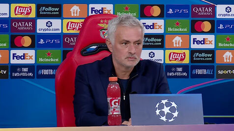 Mourinho recebeu a camisola de McTominay: «Fui eu que deixei o Pogba em casa para o meter lá dentro. Era o mínimo...»