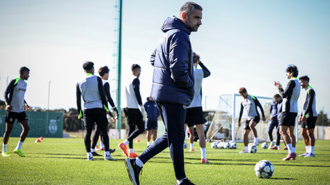 Rui Borges a orientar o treino do Sporting