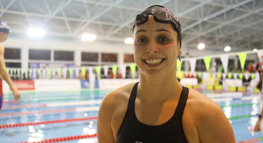 Foi a medalha que lhe escapou nos Europeus de natação de piscina curta (200 metros costas) e que tanto fez por merecer. Pulverizou o recorde nacional. Temos nadadora! 