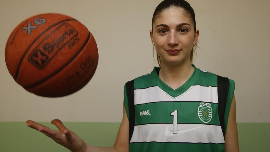 Inês Faustino apresentada no Sporting em 2015