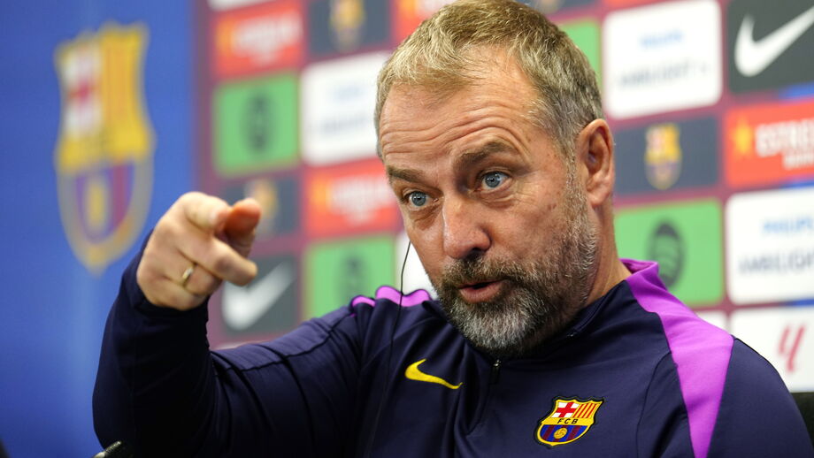 Hansi Flick em conferência de imprensa