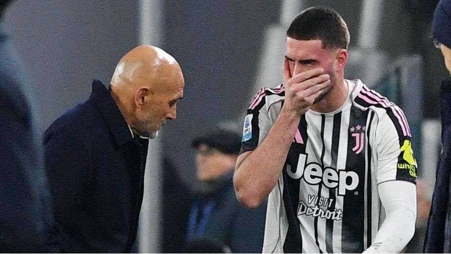 Vlahovic saiu lesionado e lavado em lágrimas do jogo com o Cagliari