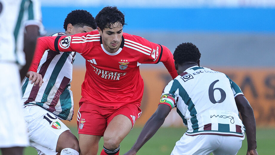 Benfica vence Estrela e aproxima-se do Torreense