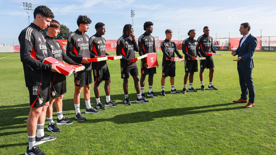Nove jovens estiveram no treino dos seniores