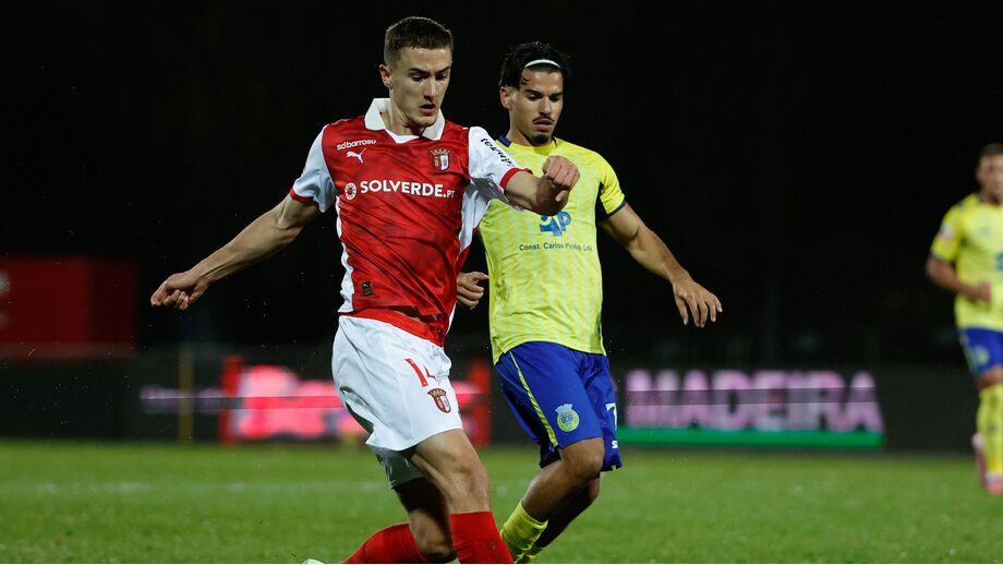 Lagerbielke no jogo com o Estoril