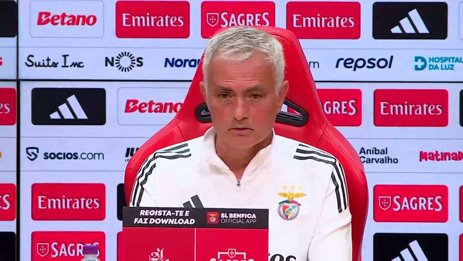 Treinador do Benfica agradece palavras do técnico dos leões