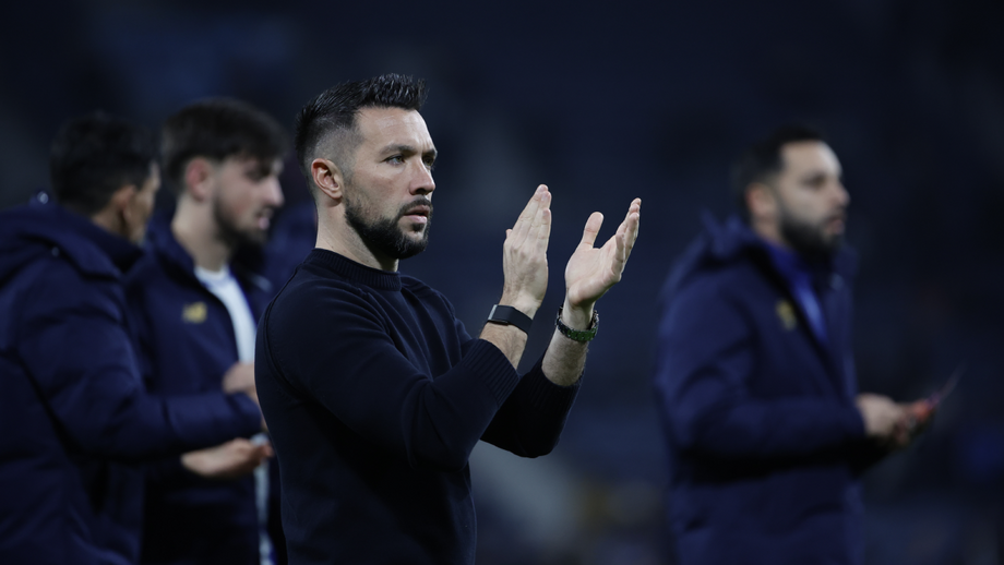 Francesco Farioli agradece apoio dos adeptos do FC Porto após derrota com o Vitória