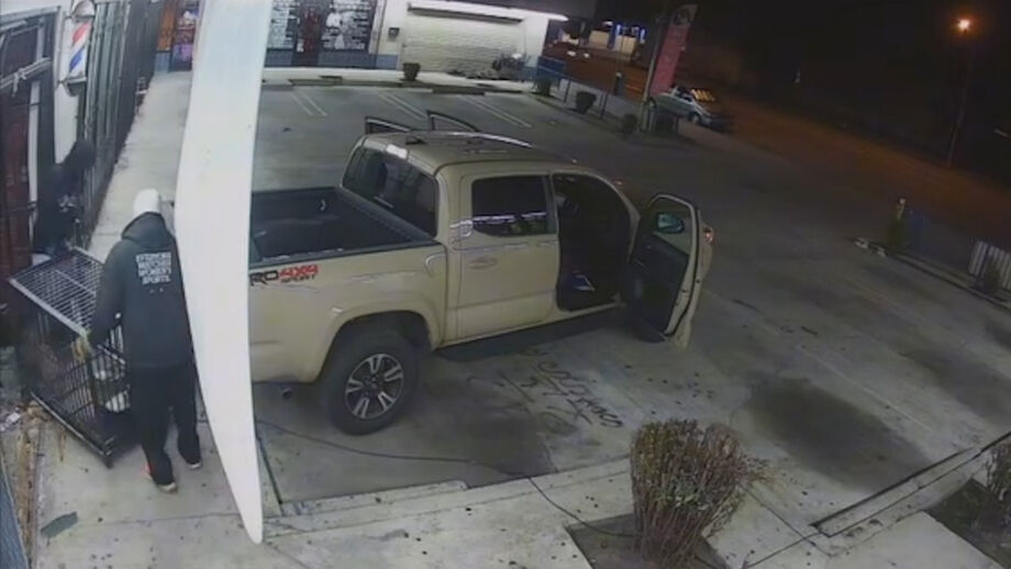 Furtados equipamentos e cerca de 14 mil euros