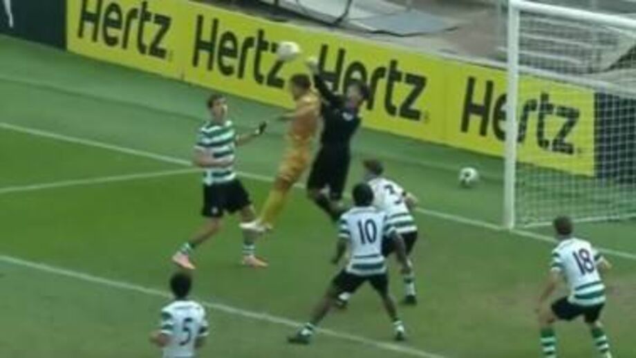 O penálti polémico no Farense-Sporting da Liga Revelação que tem dado que falar 