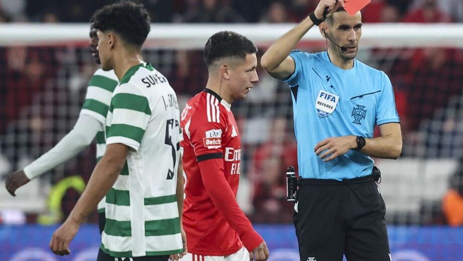 António Nobre mostra o vermelho a Prestianni