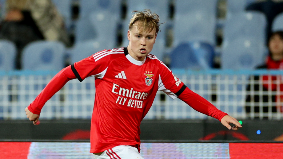 Schjelderup durante o Atlético-Benfica