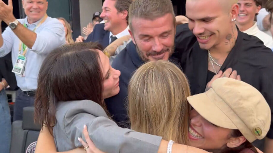 Victoria e os filhos abraçaram o antigo internacional ingês que não escondeu a emoção pela conquista