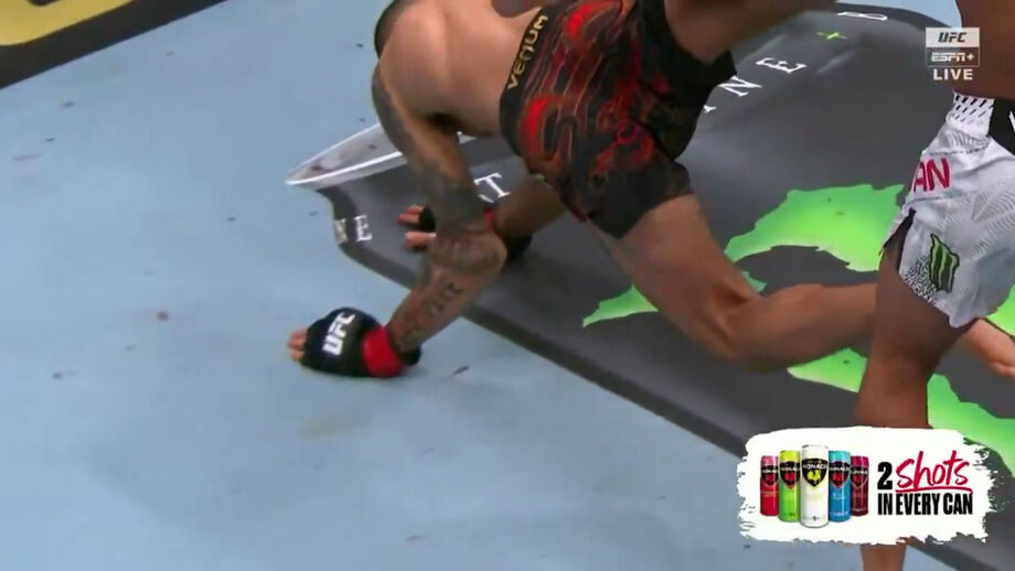 Alexandre Pantoja não conseguiu apoiar-se numa queda e ficou muito maltratado