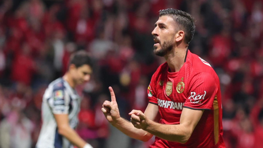 Paulinho farta-se de marcar no Toluca