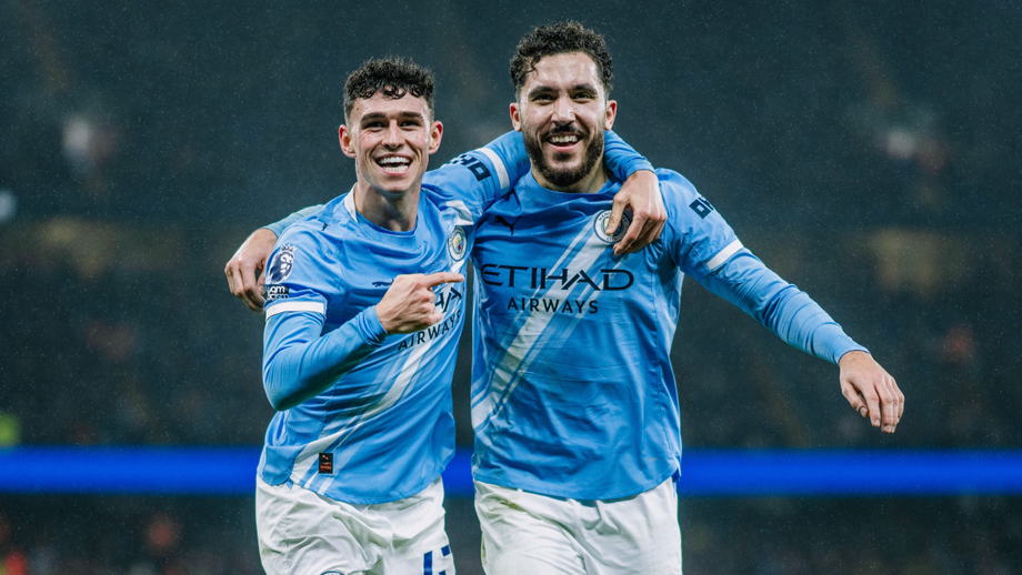 Phil Foden agradece a Rayan Cherki a assistência de génio