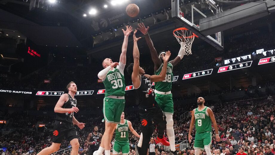 Neemias Queta destaca-se em Toronto