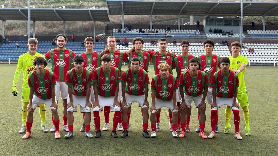 A equipa do Marítimo B que defrontou o Canicense