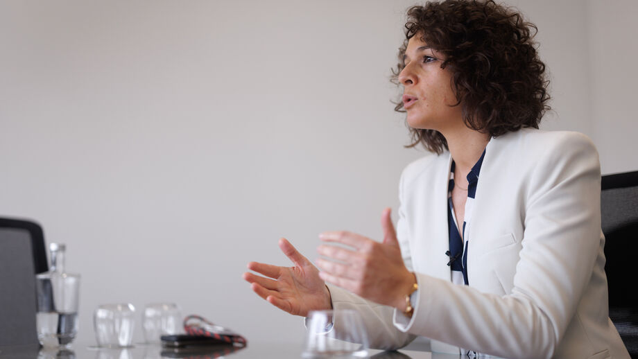 Diretora de futebol feminino da FPF em entrevista a Record