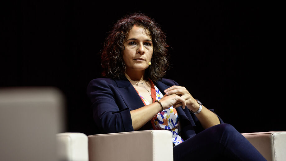 Diretora de futebol feminino da FPF em entrevista a Record