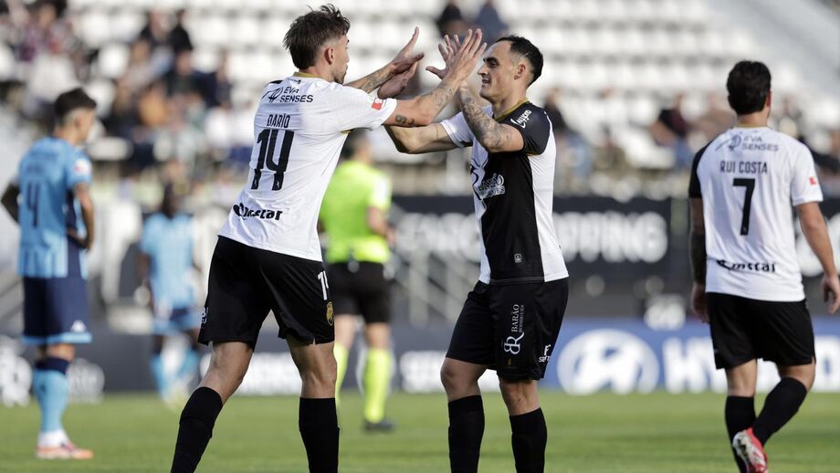 Farense vence Vizela 