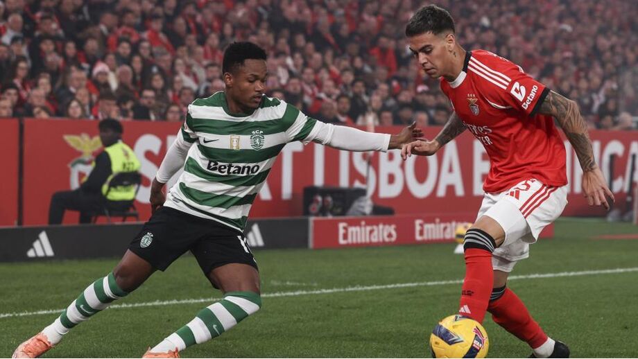 Duelo entre Geny Catamo e Enzo Barrenechea