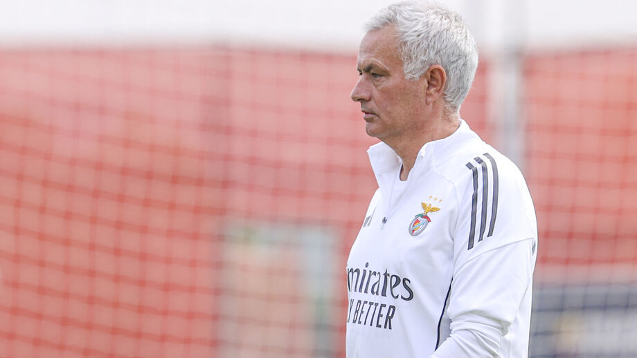 Mourinho no treino do Benfica