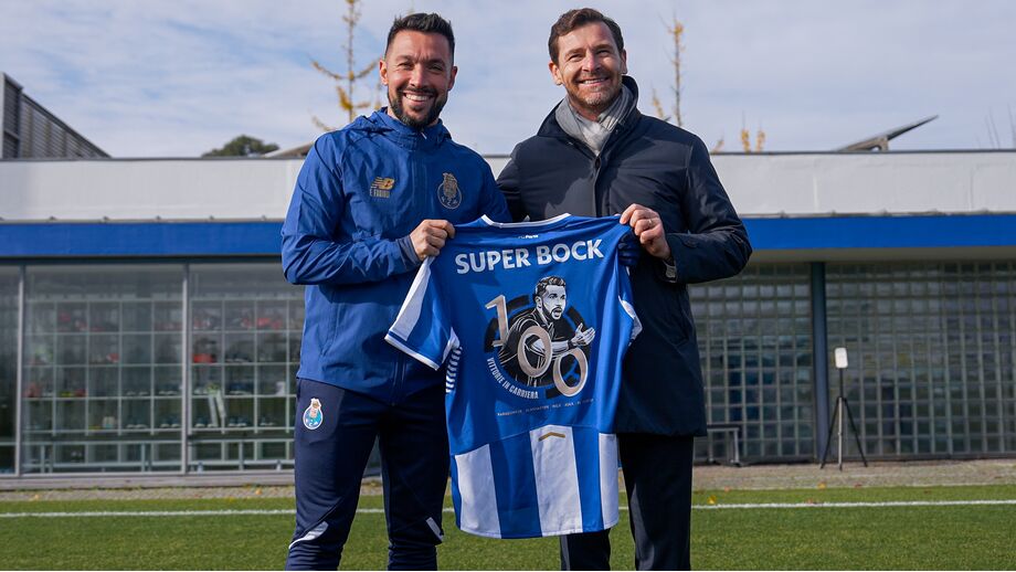 André Villas-Boas ofereceu lembrança ao técnico