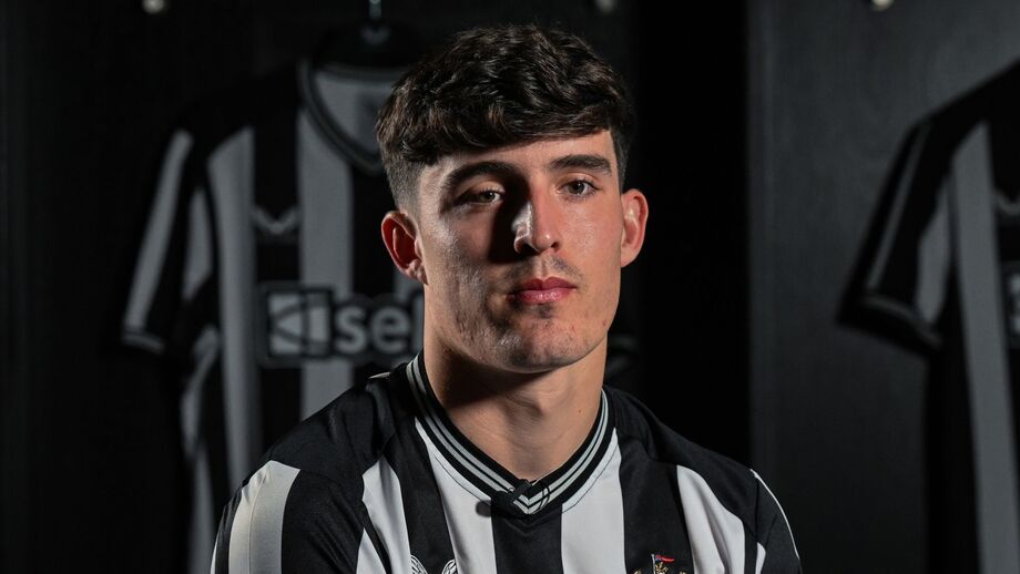 Tino Livramento, lateral do Newcastle, na mira do Manchester City