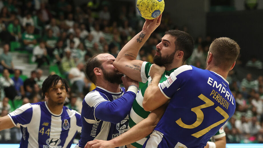 Sporting venceu na 1.ª volta (30-29)
