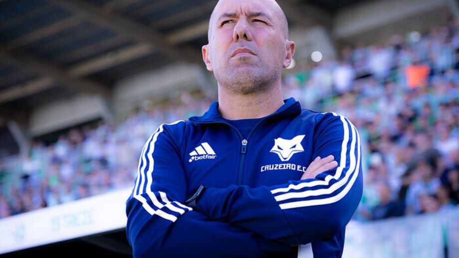 Dirigente do Cruzeiro fala sobre o futuro de Leonardo Jardim no clube