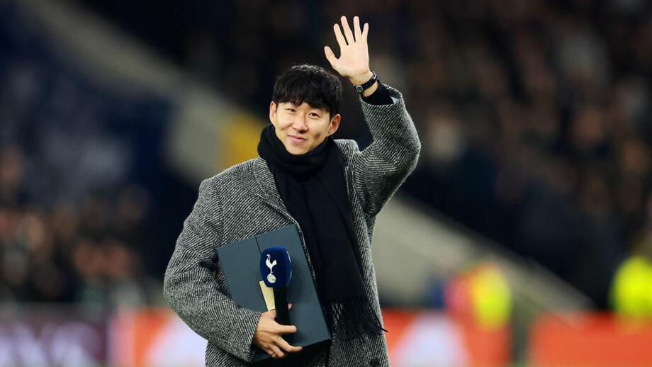 Heung-Min Son cumprimenta adeptos em regresso ao reduto do Tottenham