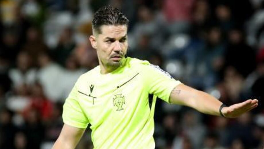 Iancu Vasilica apitou o Nacional-Benfica na Choupana