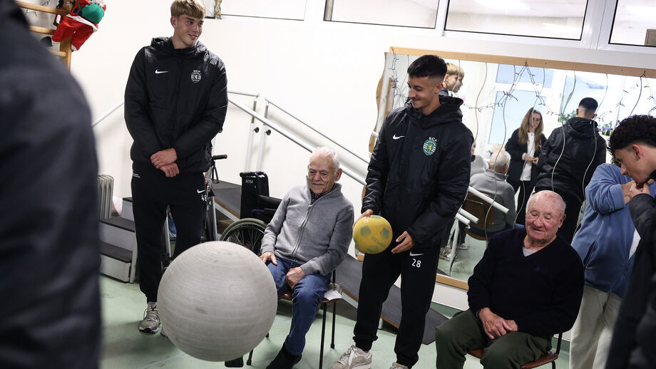 Academia do Sporting visita centro de dia em Alcochete e troca experiências