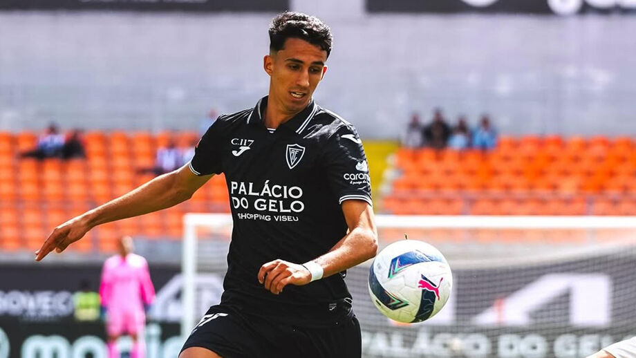 Gustavo Costa, lateral-esquerdo do Ac. Viseu, em destaque com nove jogos e duas assistências