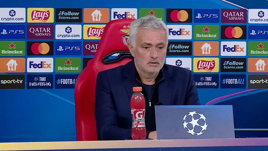 Treinador do Benfica deixa indireta aos críticos após vitória sobre o Nápoles na Champions