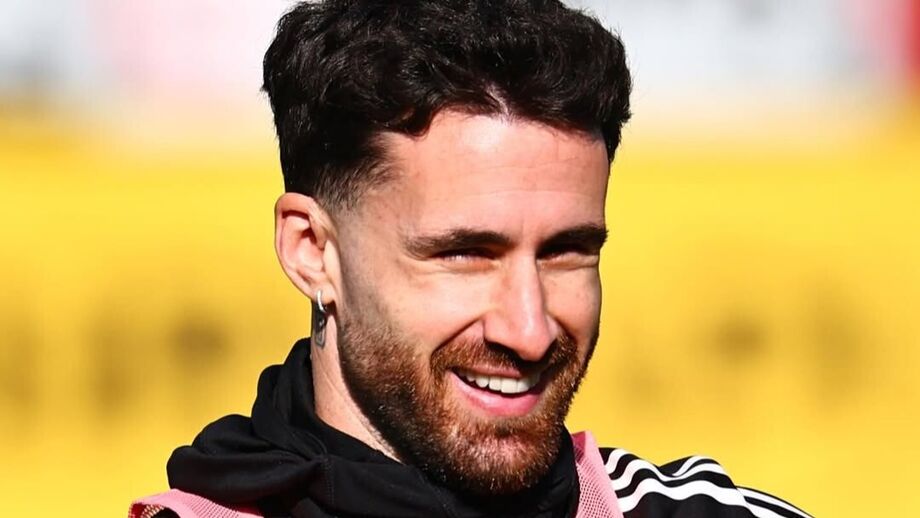 Rafa Silva sorridente no treino do Besiktas