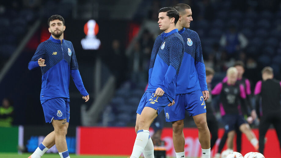 Jogadores do FC Porto preparam-se para o jogo contra o Malmö