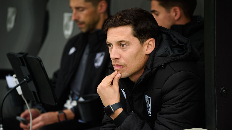 Luís Pinto no banco do V. Guimarães