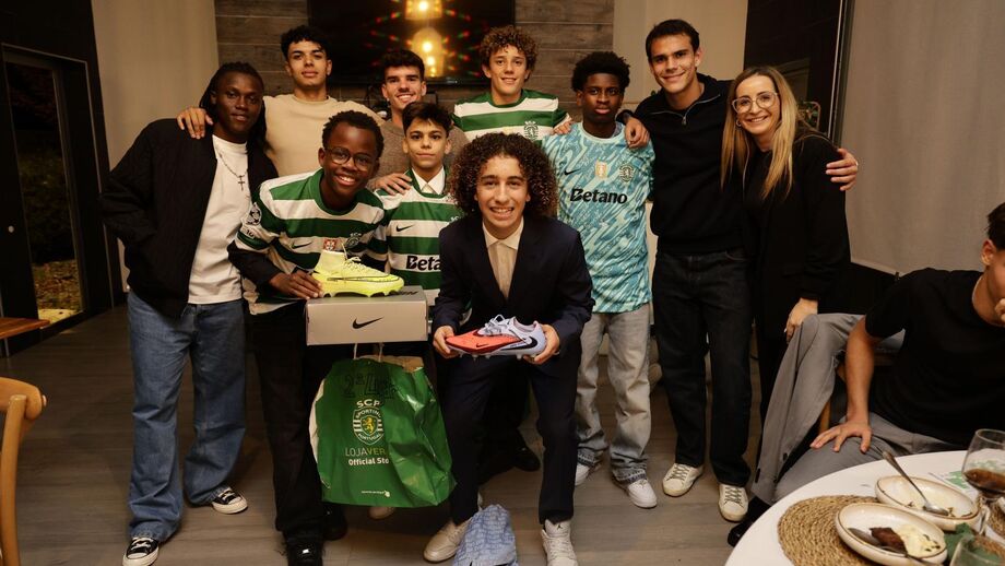 Jovens leões celebraram o Natal com Quenda, Simões, Callai e Manuel Mendonça presentes