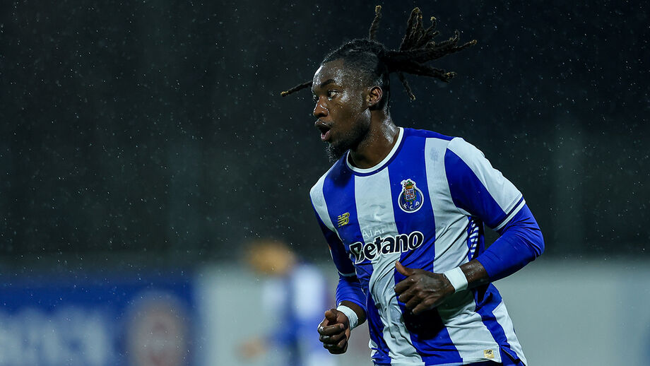 Karamoh marca golo decisivo no FC Porto B-Penafiel, no Olival