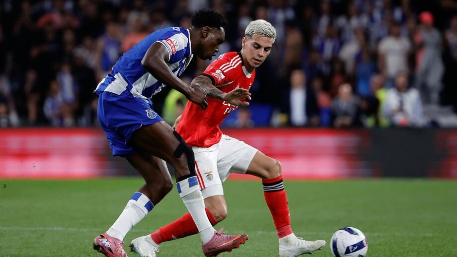 Enzo Barrenechea num jogo contra o FC Porto