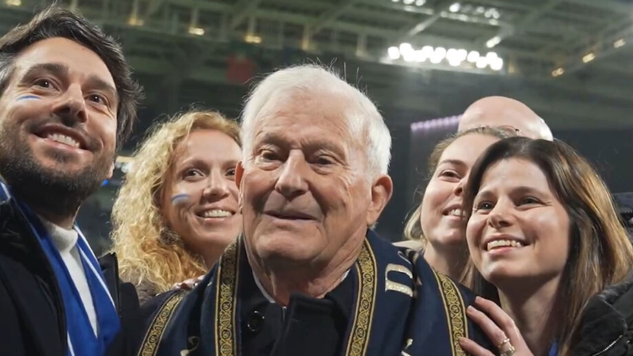 Senhor Manuel assistiu ao jogo com o V. Guimarães num camarote 