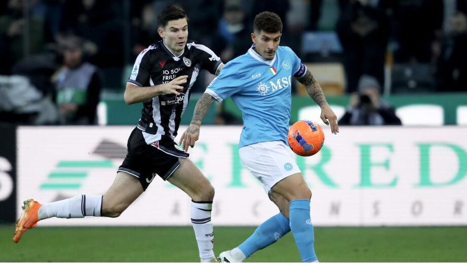 Udinese vence Nápoles