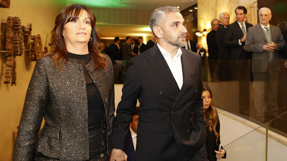 Rui Borges com a mulher à chegada à cerimónia dos Prémios Stromp